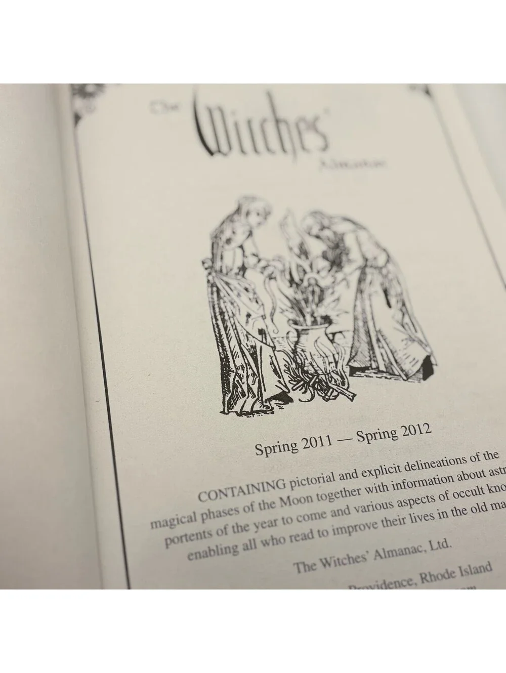 The Witches' Almanac Issue 30 Spring 2011 to Spring 2012 - Stones and the Powers